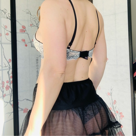 La Senza Nylon Woman’s Ruffled Thongs M - Picture 7 of 15